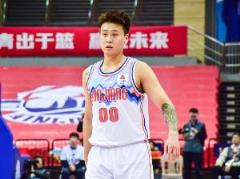 赵睿和西尔扎提上午均参加踩场训练