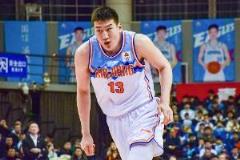 最后一刻崴脚！李炎哲7投5中高效贡献15分2篮板3助攻4封盖