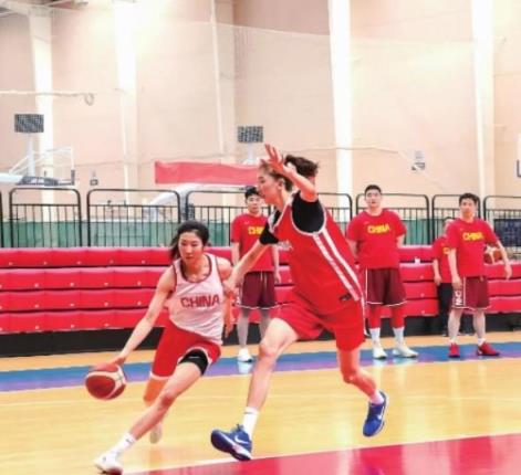 中国女篮主帅：球队达成万次投篮目标，中青代运动员训练成效显著