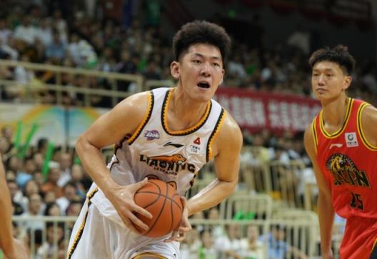 辽篮为何无法启用这位20分钟11中10独揽26+15的内线？