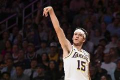 三当家！NBA官方祝福湖人后卫里夫斯27岁生日快乐
