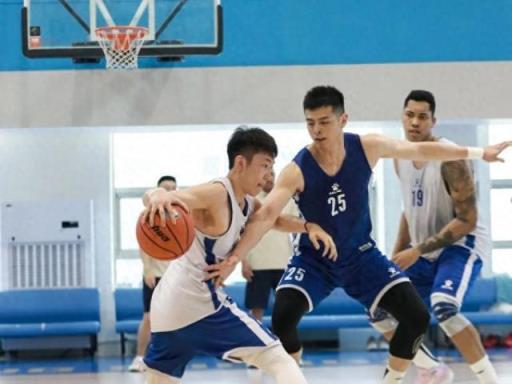 北京男篮全运预赛内线竞争激烈 外线阵容面临压力