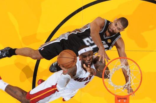 詹姆斯：2013年NBA和马刺提前开香槟，我非常生气！