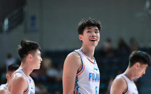 自掏腰包冲击大合同！CBA新星场均15+8超越陈国豪