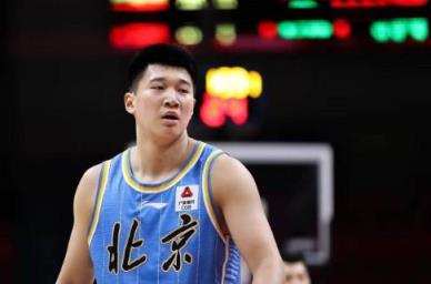 北京男篮三人入选集训队已许久未见，雷蒙上次入选追溯至六年前