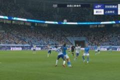 马纳法遭肘击倒地 VAR判定非暴力犯规