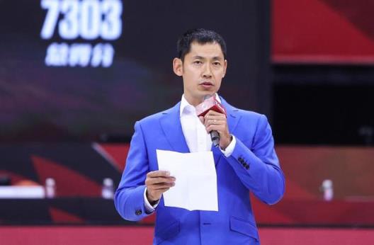 北控男篮今日集结 张庆鹏指导现身与队员会面
