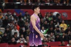 陈国豪8投5中贡献13分3篮板1次助攻