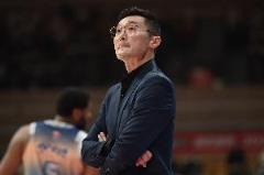 付政浩返沪赢球 刘炜与球迷互动温暖一人一城情谊