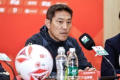 金大仪：鼓励将士自信迎战，明日全力争胜