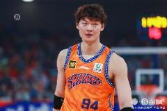 王哲林8中5得16分8板 总得分9702分升至历史第六位