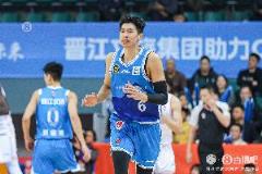 邹阳17中10空砍27分10板罚球4中4