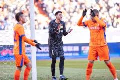 何日出头？20岁于金永依木兰板凳，33岁彭欣力、36岁王大雷争主力