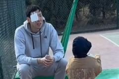 周琦手术后回归家庭带娃照曝光，记者晒出“顾家好男人”日常