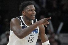 爱德华兹单节高效输出20分 带队38-23反超对手