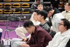 郭艾伦与丁彦雨航广州男篮主场观战 reunion