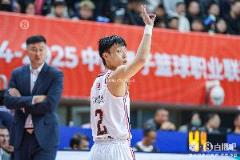 徐杰出战28分钟高效表现：8中5砍12分3板5助3断正负+21