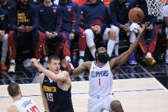 NBA历史单场60+10+10+5三分表现球员：约基奇与哈登