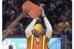 威少上演“神操作”引全美关注，堪比老詹约老师遗憾失MVP