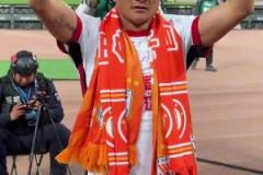 泰山丢第三球后，崔康熙喝了一口水压压惊