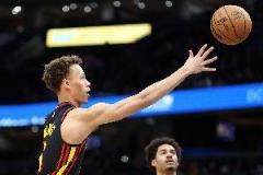 丹尼尔斯13中11空砍22分10板3断2帽，6失误难救球队