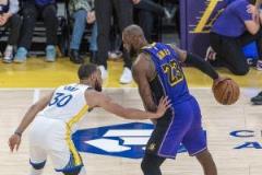 湖人 vs 勇士：ESPN预测胜负悬念，勇士50.6%胜率 vs 湖人49.4%
