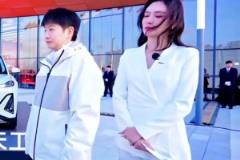这大长腿！现在女詹密都这么卷了吗