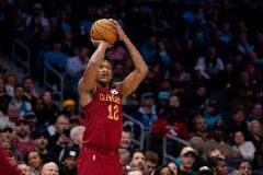 板凳匪徒！亨特半场10投5中砍13分4板三分6中3