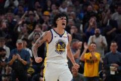 库里要求科尔换上桑托斯：最后我们领先12分 需要防守