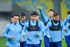 足球报：三镇薪资每月准时发放，历史债务仍持续推进解决