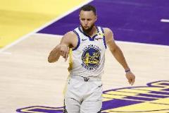 库里全明星后场均26.7分&66%TS 成为所有场均25+球员中最高效球员