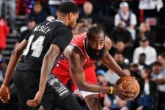 哈登高效表现！17投8中砍下21分9篮板12助攻准三双正负值+14