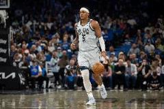 特雷-杨：班凯罗表现抢眼 防守需努力但难以完美阻断