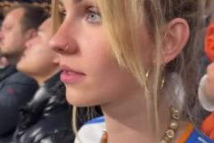 皇马女球迷看到姆巴佩后流口水这是吓得还是崇拜啊~