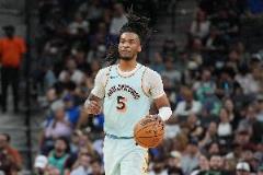 卡斯尔半场高效表现：6投5中贡献12分3篮板4助攻1抢断