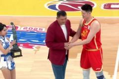 广厦的MVP！胡金秋全面表现现场获颁本赛季最有价值球员