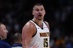 约基奇赛季场均29.6分12.7板10.2助成三双 王者归来NBA第三人