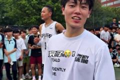国产文班亚马？1米98瘦弱小哥臂展高达2米14！突进就是暴扣