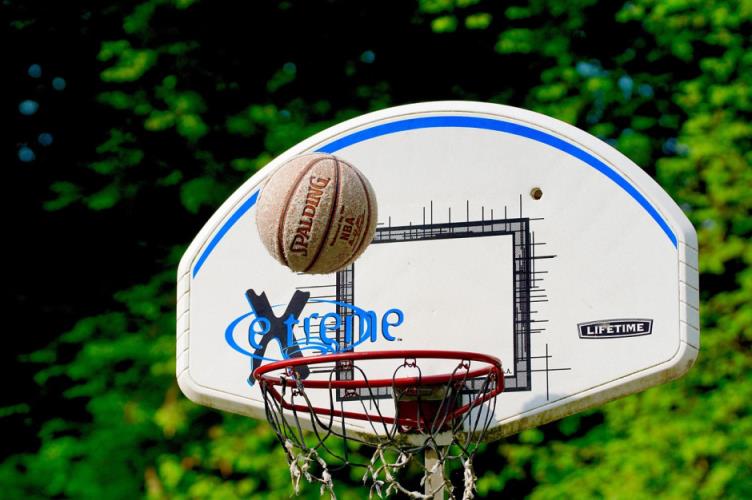 CBA季后赛：新疆对阵辽宁比赛前瞻与比分预测（4月18日）