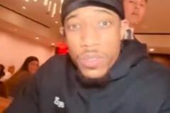 贴脸开闪光被阿赞揍了！当事人发第一视角：看看富人是如何对待穷人的