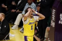 海斯出战9分18秒仅得2分1板1帽5次犯规