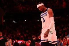 神奇不再！麦克丹尼尔斯半场6投2中仅得6分 正负值-9
