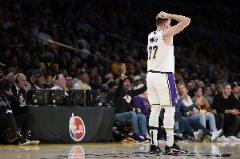 东契奇身体不适：16中6仅得17分，5失误正负值-16