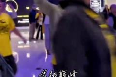 让一个巴特勒，勇士依然拿下火箭！赛后勇士球迷庆祝G3胜利