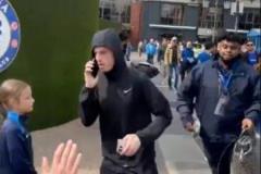 鞋迷帕尔默赛后冲出球场，只为寻找那双梦寐以求的鞋？