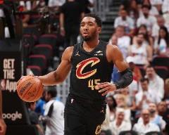 米切尔半场11中5贡献13分3助攻1抢断