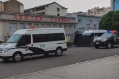 回家家咯~央视现场拍到了李铁被押送回监狱