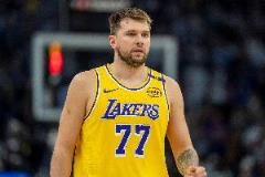 东契奇遭戈贝尔多次生吃，18中7砍28分7板9助