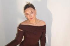 布克深夜街头紧搂美艳女郎，又分了？