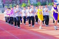 某中学办运动会2024级24班同学集体身穿科比24号球衣